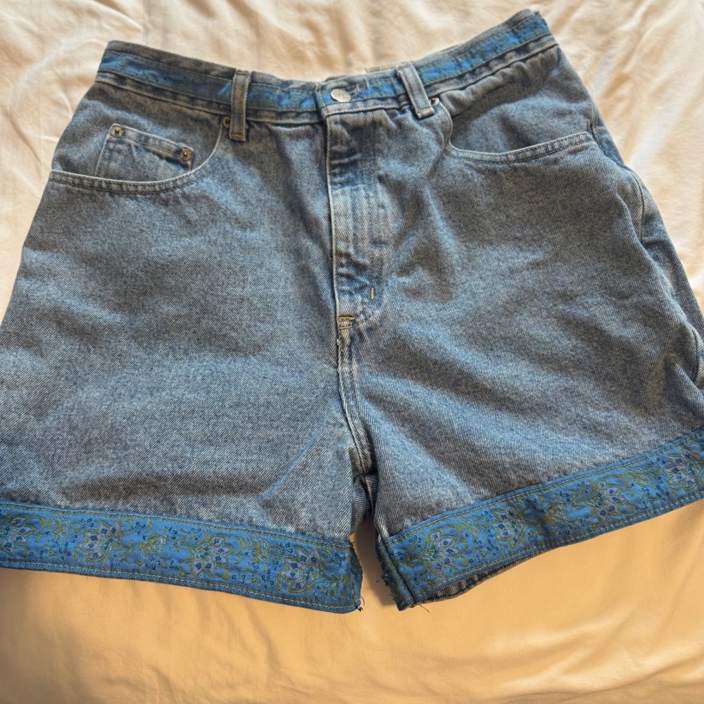 Vintage Bill Blass Jeans High Waisted Denim Shorts Floral Trim Blue 10